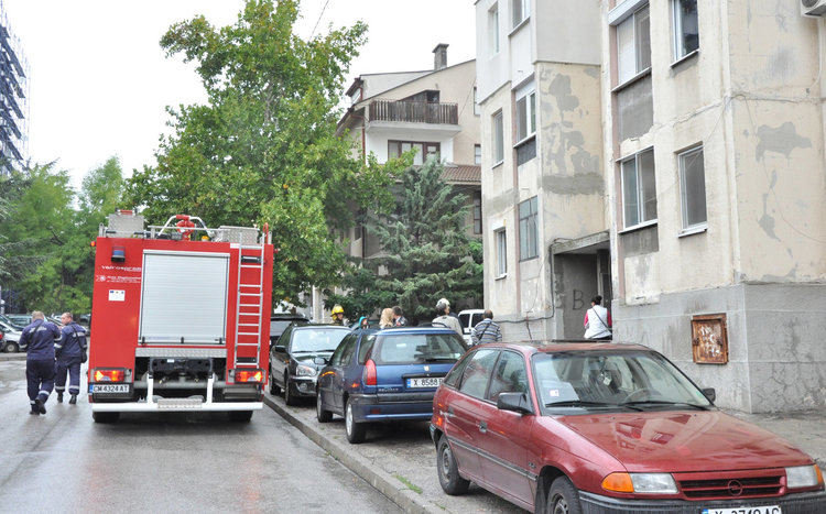 Загоряла фурна вдигна пожарната на крак