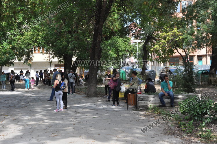 Училище „Рилски“ пропадна в дъжда дни след ремонта