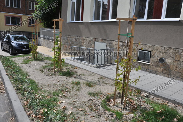 Училище „Рилски“ пропадна в дъжда дни след ремонта