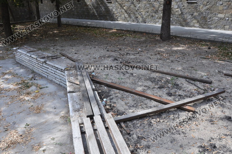 Училище „Рилски“ пропадна в дъжда дни след ремонта