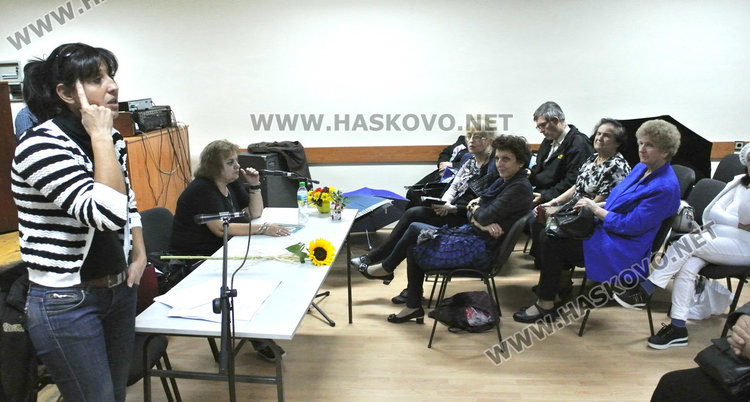 Ники Комедвенска събра ценители на поезията в „Заря“