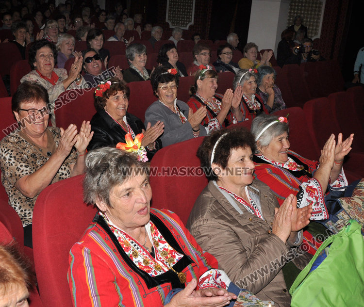 Пъстър концерт в Хасково за Международния ден на възрастните