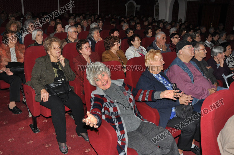 Пъстър концерт в Хасково за Международния ден на възрастните