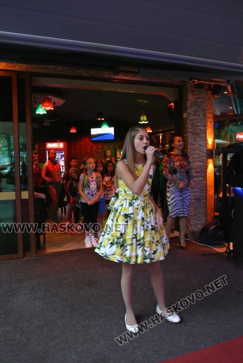 Носители на корони „Мис“ и „Мистър“ посрещнаха есента с модна фиеста под звездите 