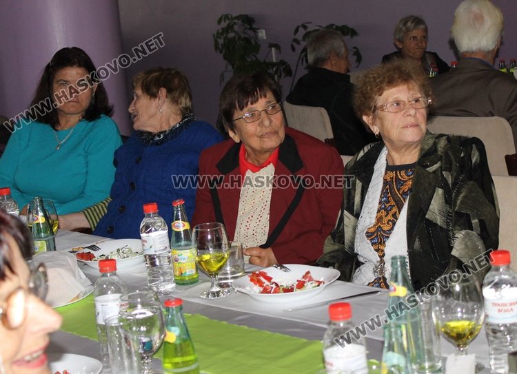 Над 350 пенсионери празнуваха в Димитровград