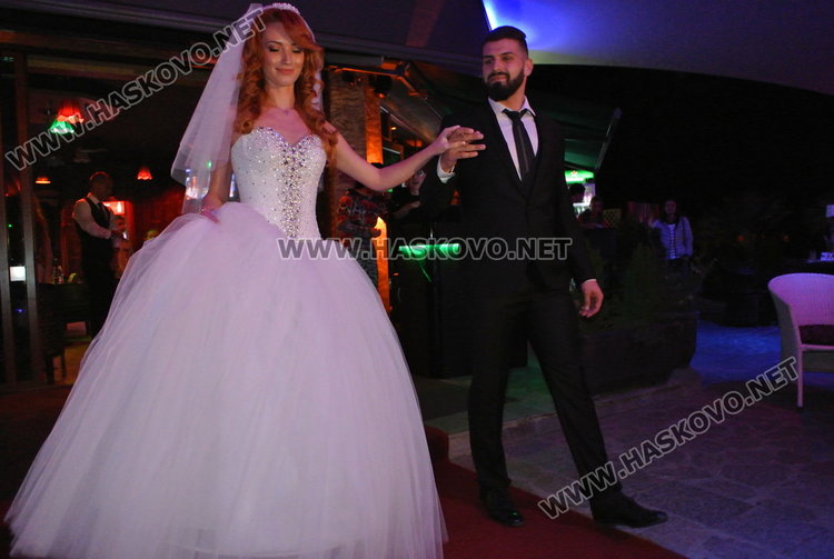 Носители на корони „Мис“ и „Мистър“ посрещнаха есента с модна фиеста под звездите 