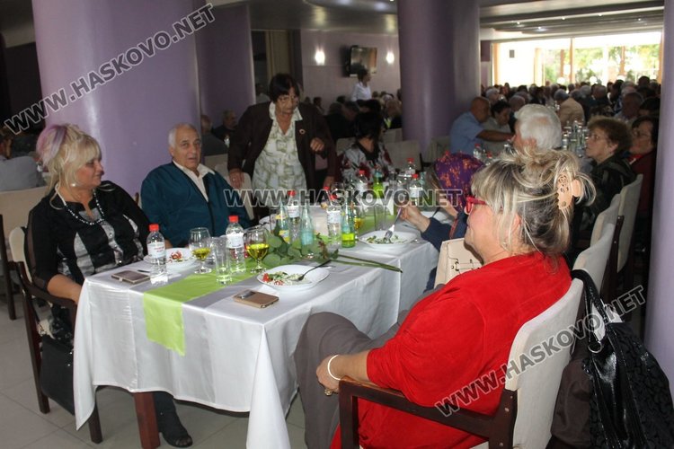 Над 350 пенсионери празнуваха в Димитровград