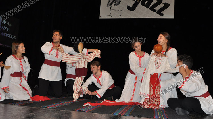 Пъстър концерт в Хасково за Международния ден на възрастните