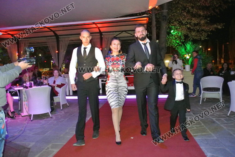 Носители на корони „Мис“ и „Мистър“ посрещнаха есента с модна фиеста под звездите 