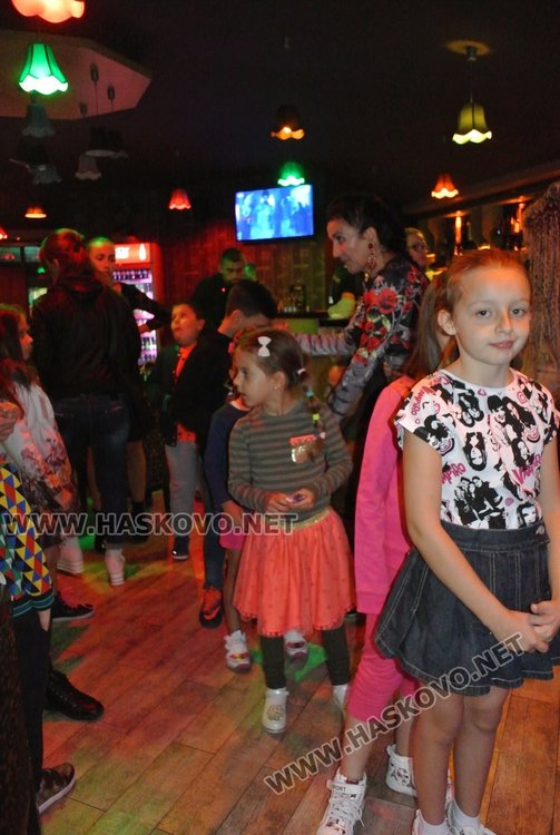 Носители на корони „Мис“ и „Мистър“ посрещнаха есента с модна фиеста под звездите 