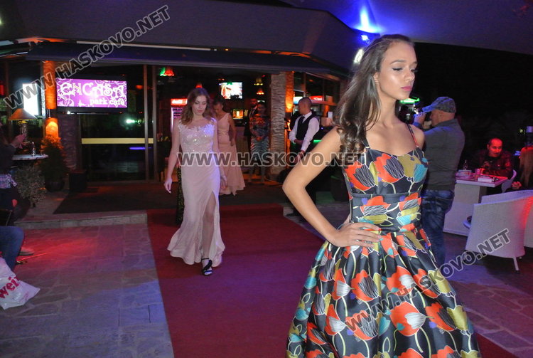Носители на корони „Мис“ и „Мистър“ посрещнаха есента с модна фиеста под звездите 