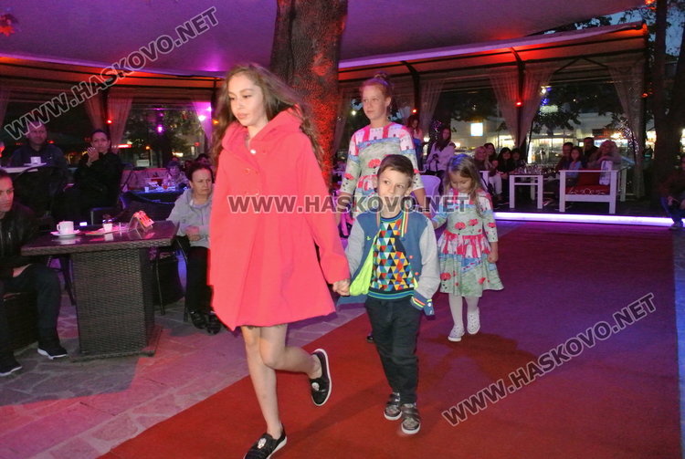 Носители на корони „Мис“ и „Мистър“ посрещнаха есента с модна фиеста под звездите 