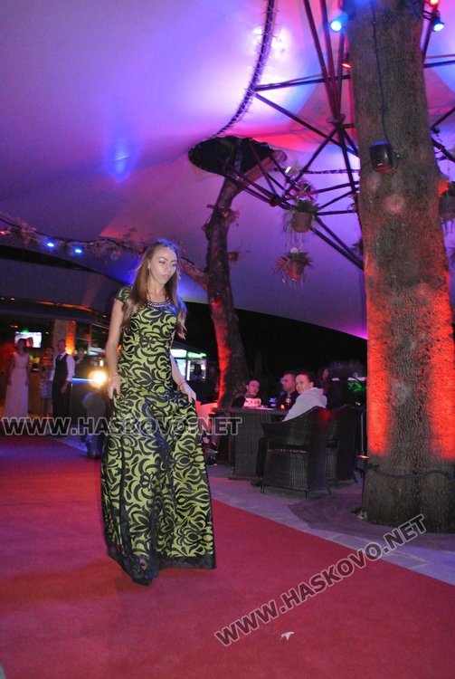 Носители на корони „Мис“ и „Мистър“ посрещнаха есента с модна фиеста под звездите 