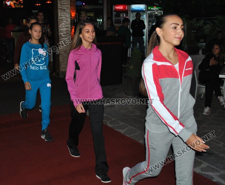 Носители на корони „Мис“ и „Мистър“ посрещнаха есента с модна фиеста под звездите 