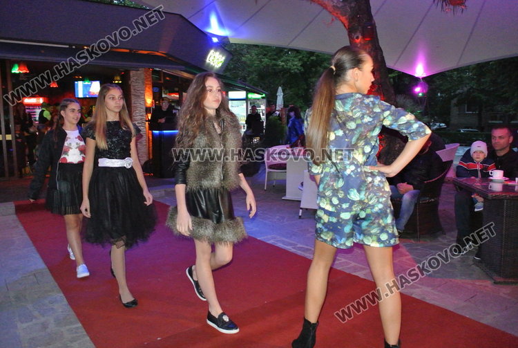 Носители на корони „Мис“ и „Мистър“ посрещнаха есента с модна фиеста под звездите 