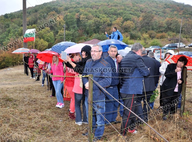 Босоноги девойки изкараха вино за бог Сабазий-Загрей от шарапаните