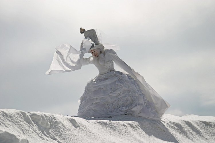 Десислава Минчева в костюма на Душата, художник и фотограф на костюма Николина Костова-Богданова