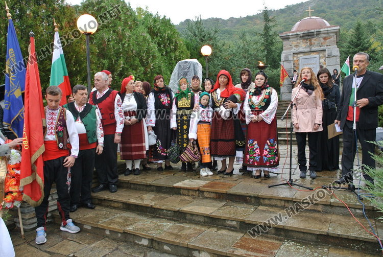 Десетки потомци коленичиха пред Пантеона в Маджарово в Деня на тракийската памет 