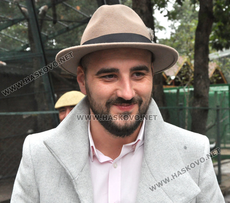 Щерю Янев, шеф на "Екохпогрес", в чията структура е зоопарка, също бе днес в Кенана