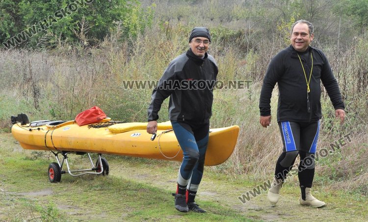 Съветник от Димитровград сред смелчаците, спуснали се с лодка по река Марица
