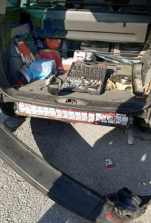 Молдовец крие 55 000 цигари в тайници в кола