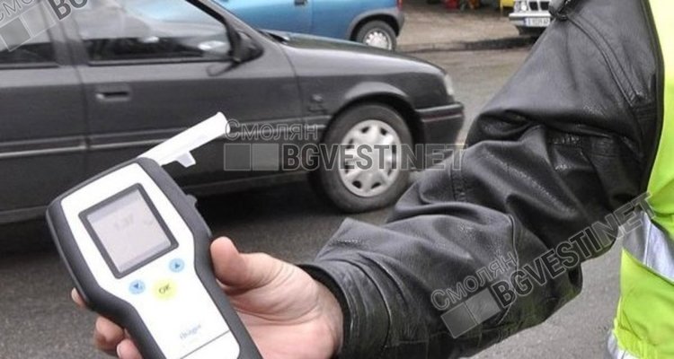 Шофьор на Ваз удари дрегера в Неделино