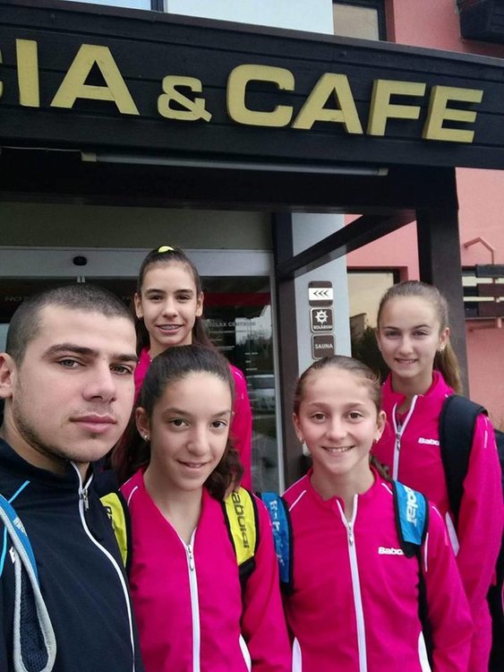 С бронз се завърнаха 15-годишните от турнир в Словакия. Андрей Нешев и компания обраха медалите в Стара Загора