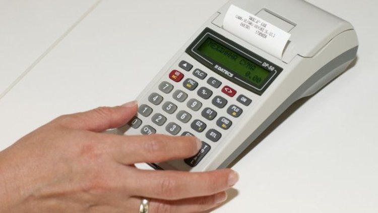 Данъчните на смени, погват търговците и през нощта за касовите бележки