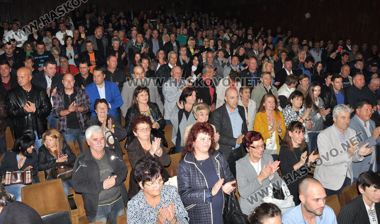 Цветанов сондира мнение в Хасково за оставката на Добрев