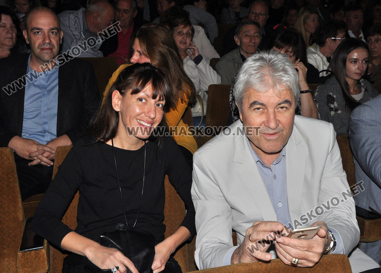 Цветанов сондира мнение в Хасково за оставката на Добрев