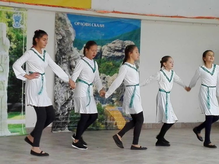 Проявата се е състояла в минерални бани през почивните дни