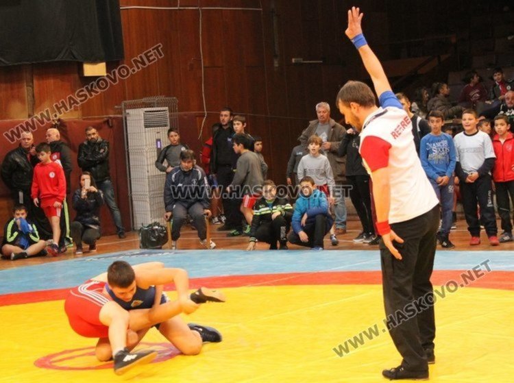 Борците на Димитровград се състезават за отборна шампионска титла