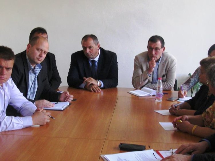 Решават за медиците в Смолянско: охрана и паник бутони за лекари и сестри ?