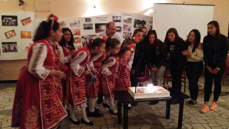 Бивши и настоящи  духнаха свещите на тортата