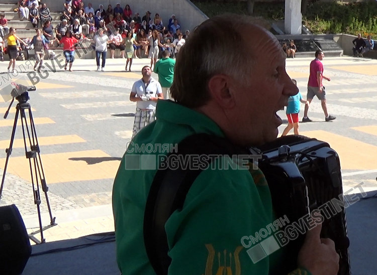 Не може Виевската група да свири и да не се вие хоро