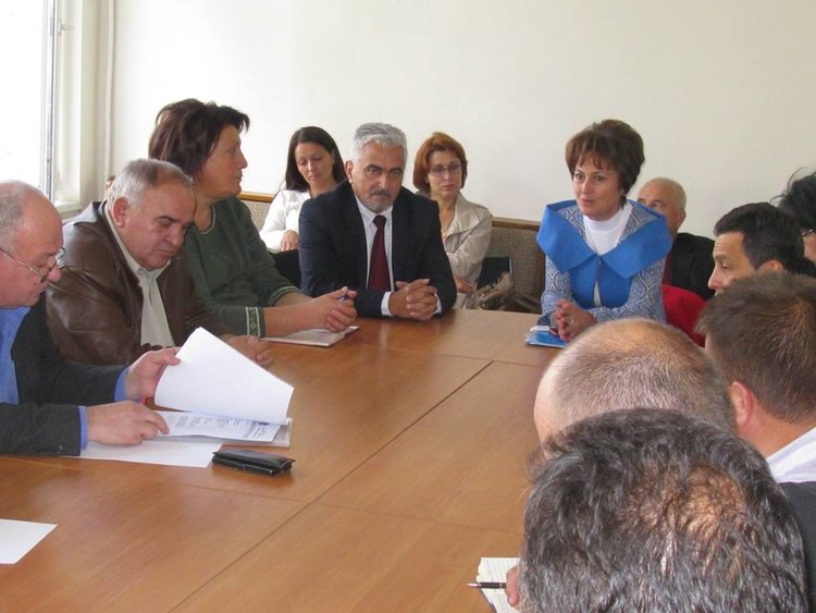 Решават за медиците в Смолянско: охрана и паник бутони за лекари и сестри ?