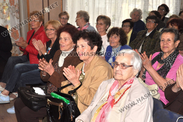 Читалище „Аспарух Лешников“ откри новия си дом с рецитал и песни