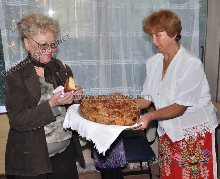 Читалище „Аспарух Лешников“ откри новия си дом с рецитал и песни