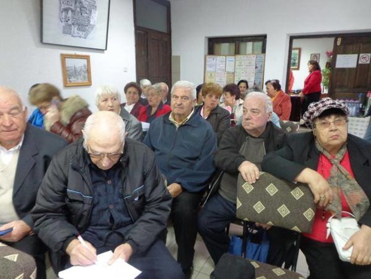 На 2 октомври в читалището в "Райково" започна подписката, райковци готови да се борят до край, снимка: фейсбук