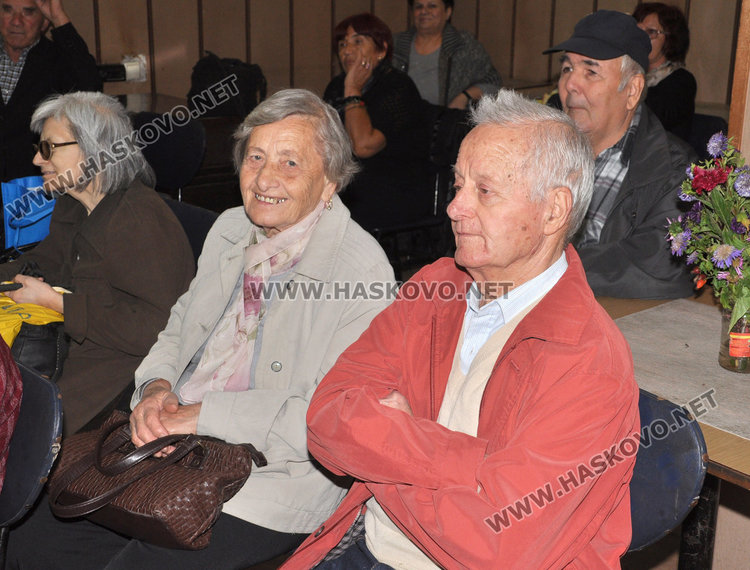 Читалище „Аспарух Лешников“ откри новия си дом с рецитал и песни