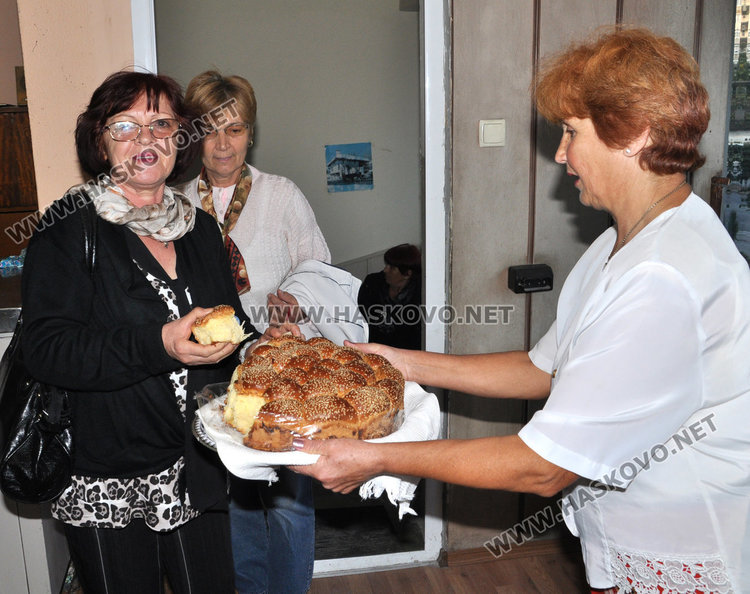 Читалище „Аспарух Лешников“ откри новия си дом с рецитал и песни