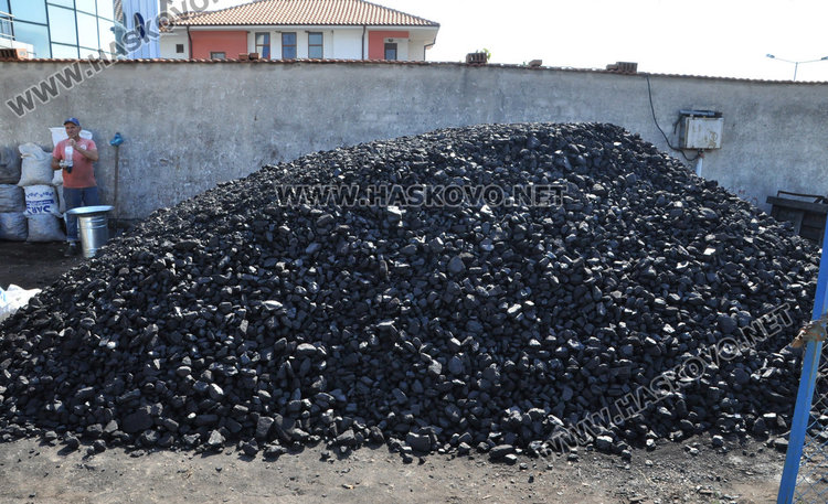 Криза за дърва в Хасково, складове пуснаха кепенци