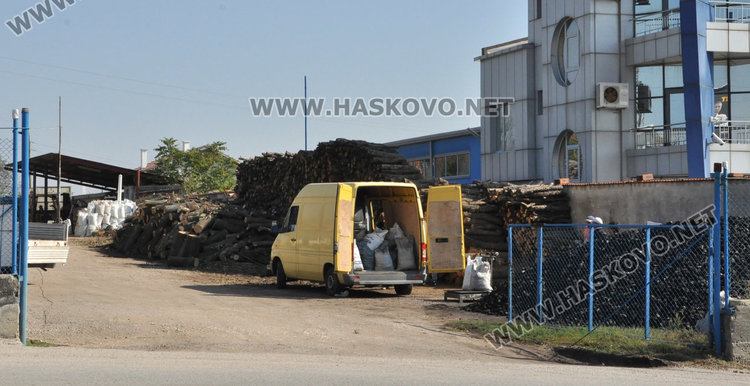 Криза за дърва в Хасково, складове пуснаха кепенци