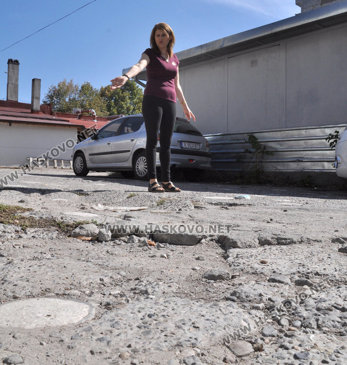 Опасна шахта и дупки зейнаха до блок на „Раковски“