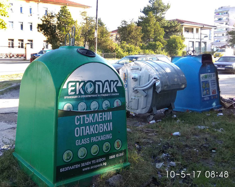 Хасковлия: районът над АГО е затрупан от боклуци