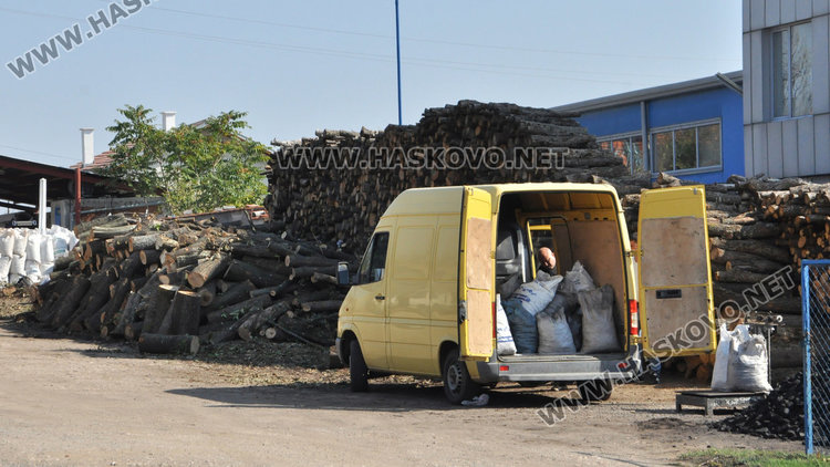 Криза за дърва в Хасково, складове пуснаха кепенци