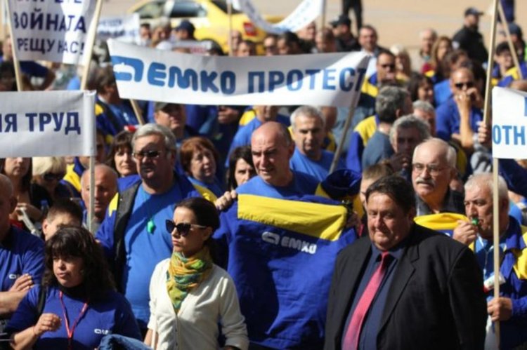 НАП и МВР влязоха в офиса на "Емко" (видео)