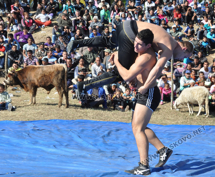 Златен пояс за най-добрия борец на турнира „Шестте великденски ангела“