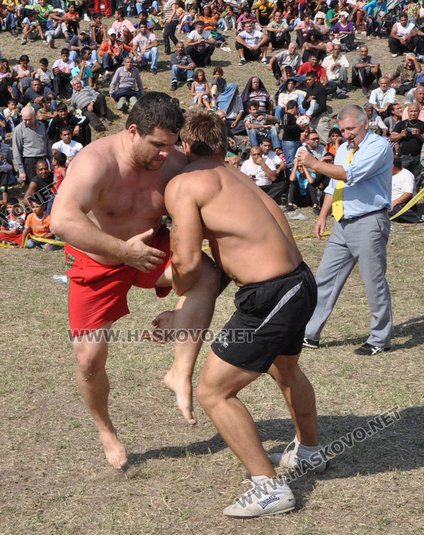 Златен пояс за най-добрия борец на турнира „Шестте великденски ангела“