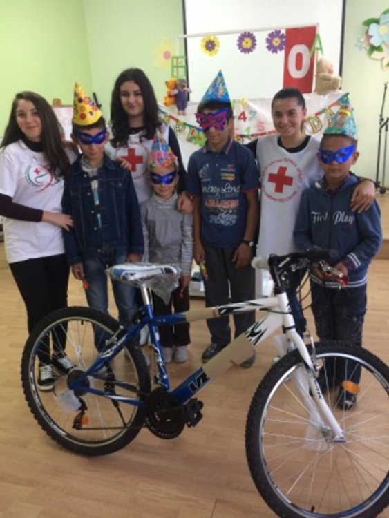 Деца организират рождени дни на деца в неравностойно положение 